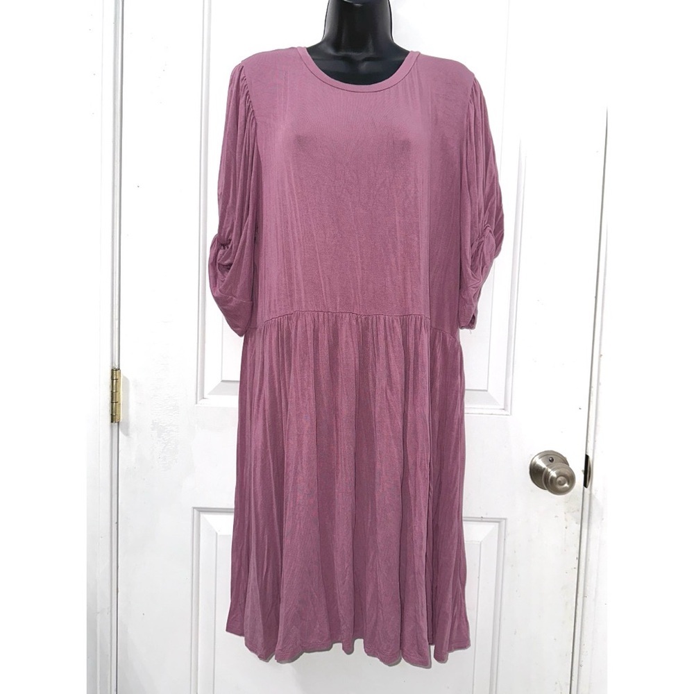 Discount Divas plum-colored, knee-length dress with a relaxed, flowy silhouette
